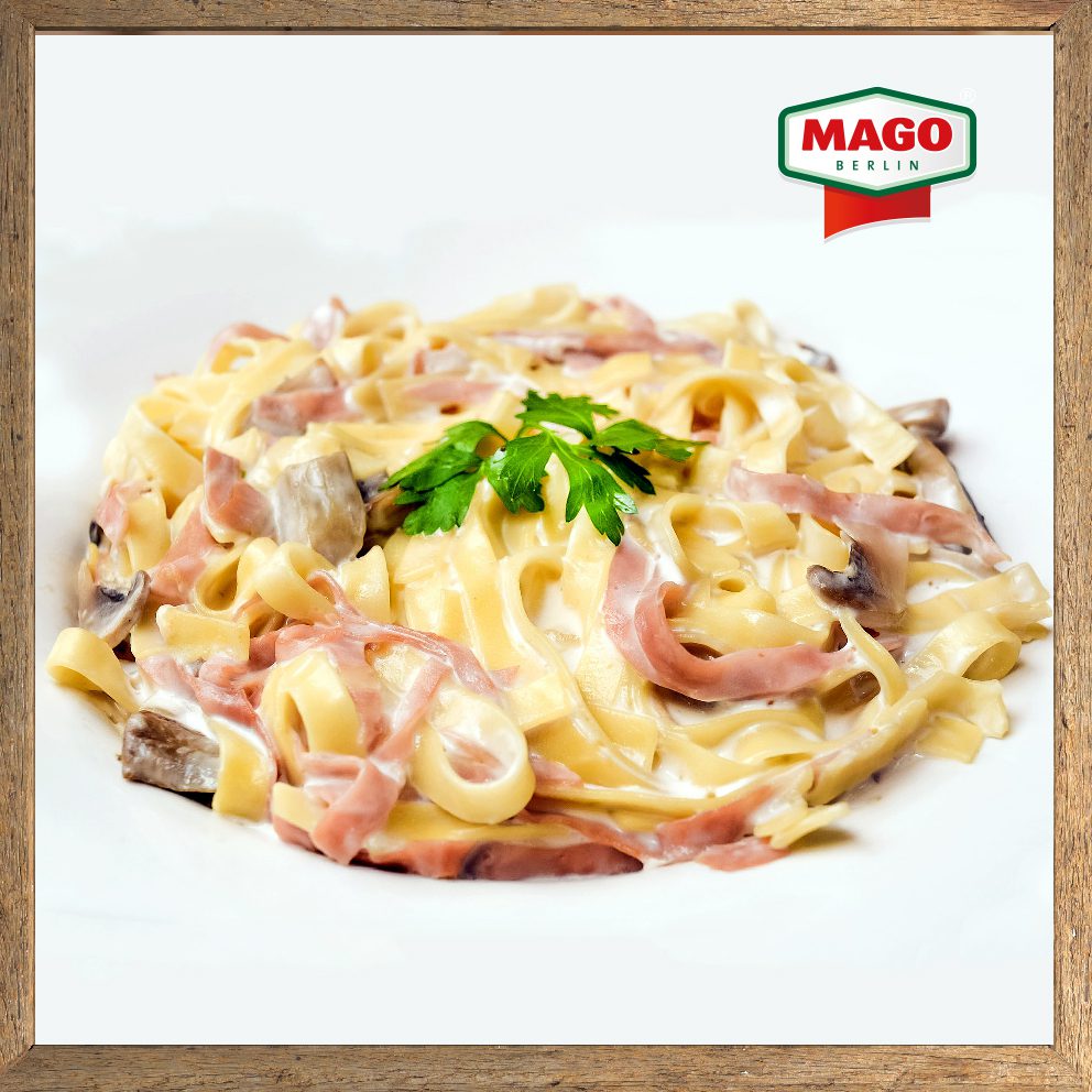 Tagliatelle mit Schinken-Champignons-Sahne-Sauce